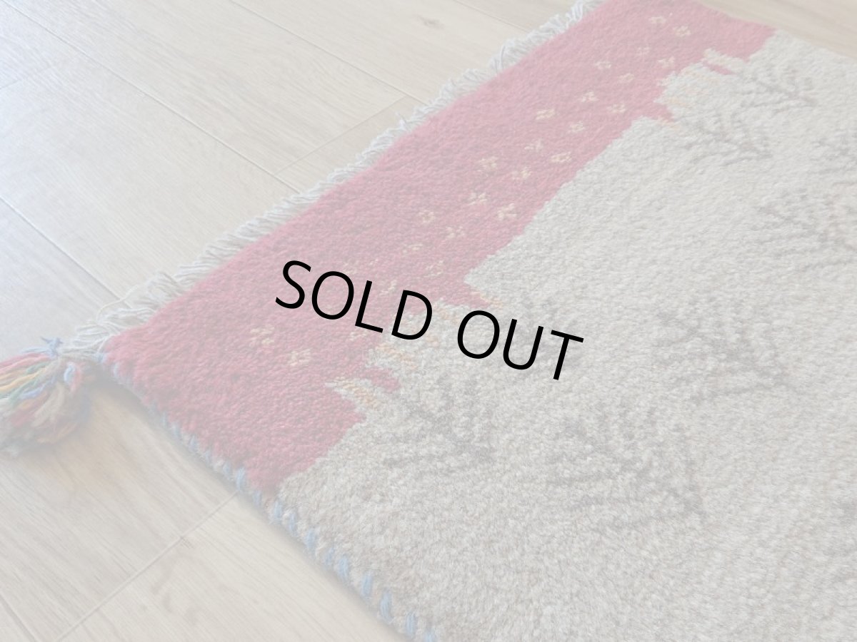 画像4: 新品 ペルシャ ギャッベ 玄関マット サイズ 76 × 53 cm No.555 天然 草木染 ウール ギャベ 手織り ハンドメイド ラグ 絨毯 カーペット 赤 グレー 原毛系 マルチカラー 生命の樹柄 n-555-7653-s-42 (4)