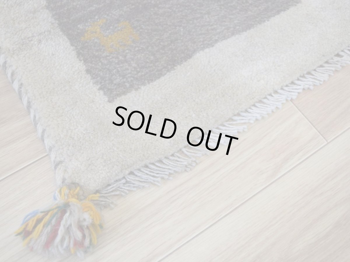 画像13: 新品 ペルシャ ギャッベ 足元マット 玄関マット ミニ サイズ 58 × 37 cm No.628 肉厚 天然 草木染 ウール ギャベ 手織り ハンドメイド ラグ 絨毯 カーペット 生成り クリーム ベージュ グレー 原毛系 動物柄 n-628-058037s51-91 (13)