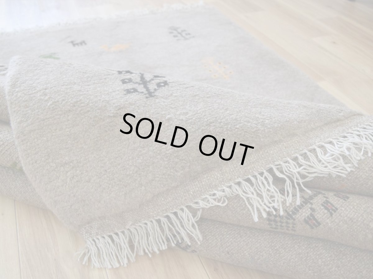 画像13: 新品 ペルシャ ギャッベ 縦2m 横1.5m 3㎡ 〜3帖 リビング ダイニング 2-3人掛けソファ サイズ 188 × 152 cm No.R449 肉厚 天然 ウール ギャベ 手織り ハンドメイド ラグ 絨毯 カーペット リビングダイニングルームやベッドサイドに ライトグレー ベージュ n-r449-188152h051-002 (13)