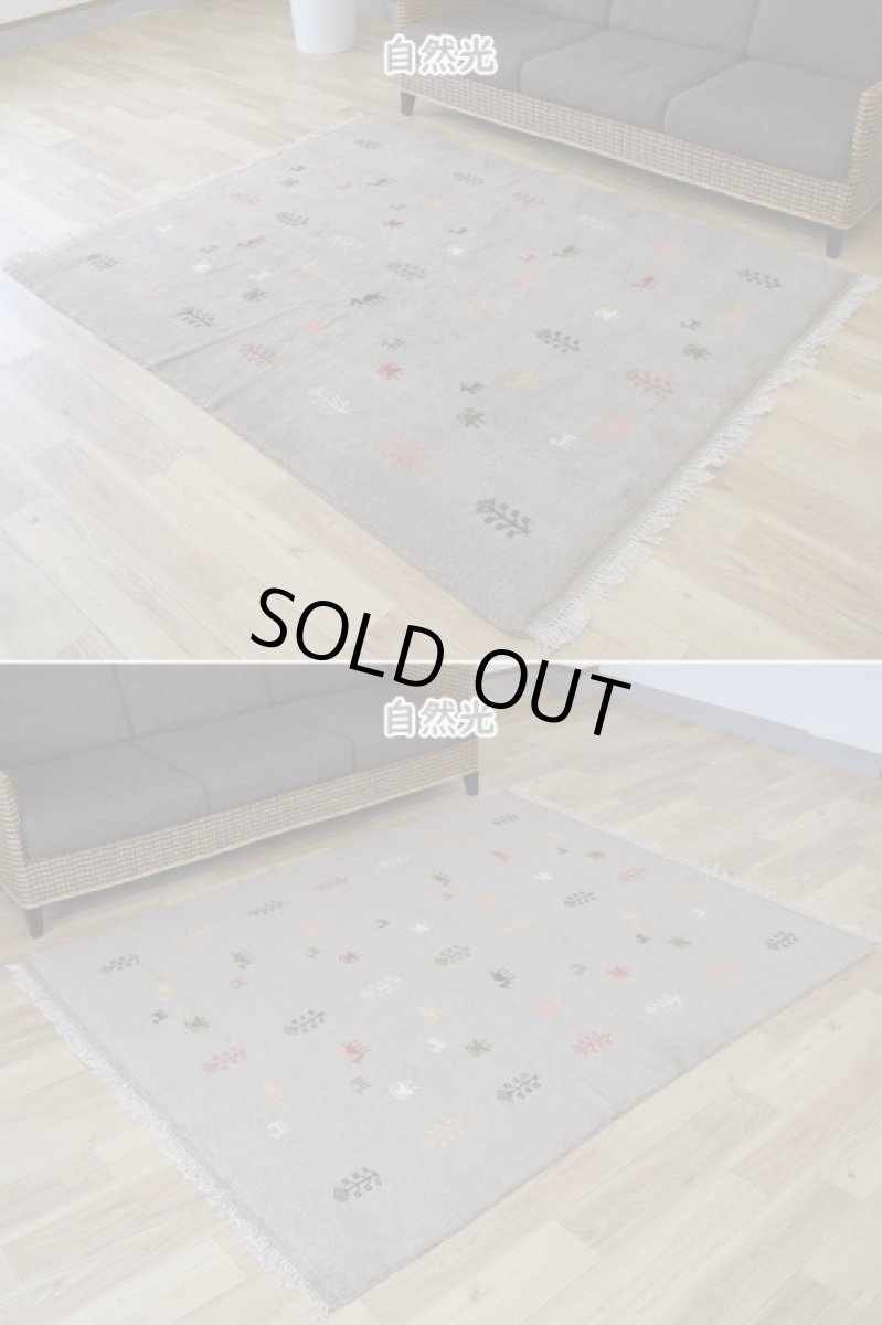 画像4: 新品 ペルシャ ギャッベ 縦2m 横1.5m 3㎡ 〜3帖 リビング ダイニング 2-3人掛けソファ サイズ 188 × 152 cm No.R449 肉厚 天然 ウール ギャベ 手織り ハンドメイド ラグ 絨毯 カーペット リビングダイニングルームやベッドサイドに ライトグレー ベージュ n-r449-188152h051-002 (4)
