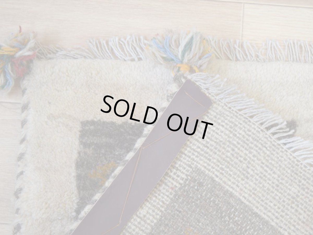 画像18: 新品 ペルシャ ギャッベ 足元マット 玄関マット ミニ サイズ 58 × 37 cm No.628 肉厚 天然 草木染 ウール ギャベ 手織り ハンドメイド ラグ 絨毯 カーペット 生成り クリーム ベージュ グレー 原毛系 動物柄 n-628-058037s51-91 (18)