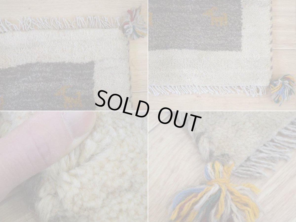 画像15: 新品 ペルシャ ギャッベ 足元マット 玄関マット ミニ サイズ 58 × 37 cm No.628 肉厚 天然 草木染 ウール ギャベ 手織り ハンドメイド ラグ 絨毯 カーペット 生成り クリーム ベージュ グレー 原毛系 動物柄 n-628-058037s51-91 (15)