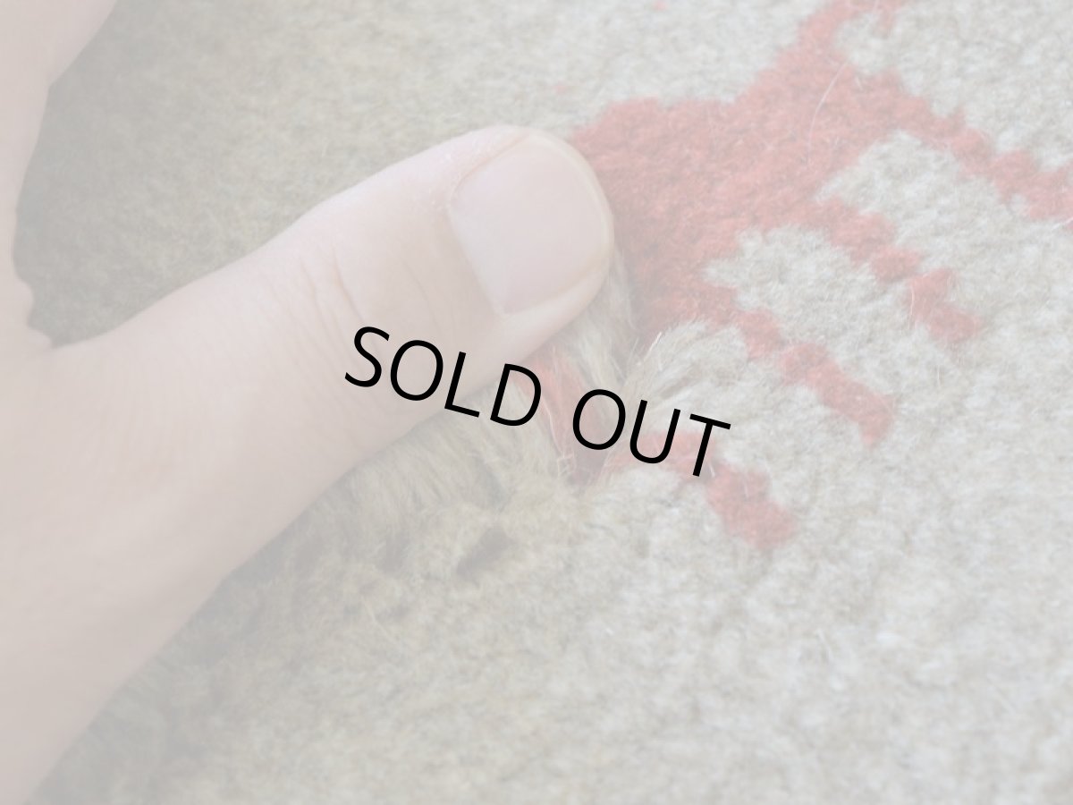 画像10: 新品 ペルシャ ギャッベ 縦2m 横1.5m 3㎡ 〜3帖 リビング ダイニング 2-3人掛けソファ サイズ 188 × 152 cm No.R449 肉厚 天然 ウール ギャベ 手織り ハンドメイド ラグ 絨毯 カーペット リビングダイニングルームやベッドサイドに ライトグレー ベージュ n-r449-188152h051-002 (10)