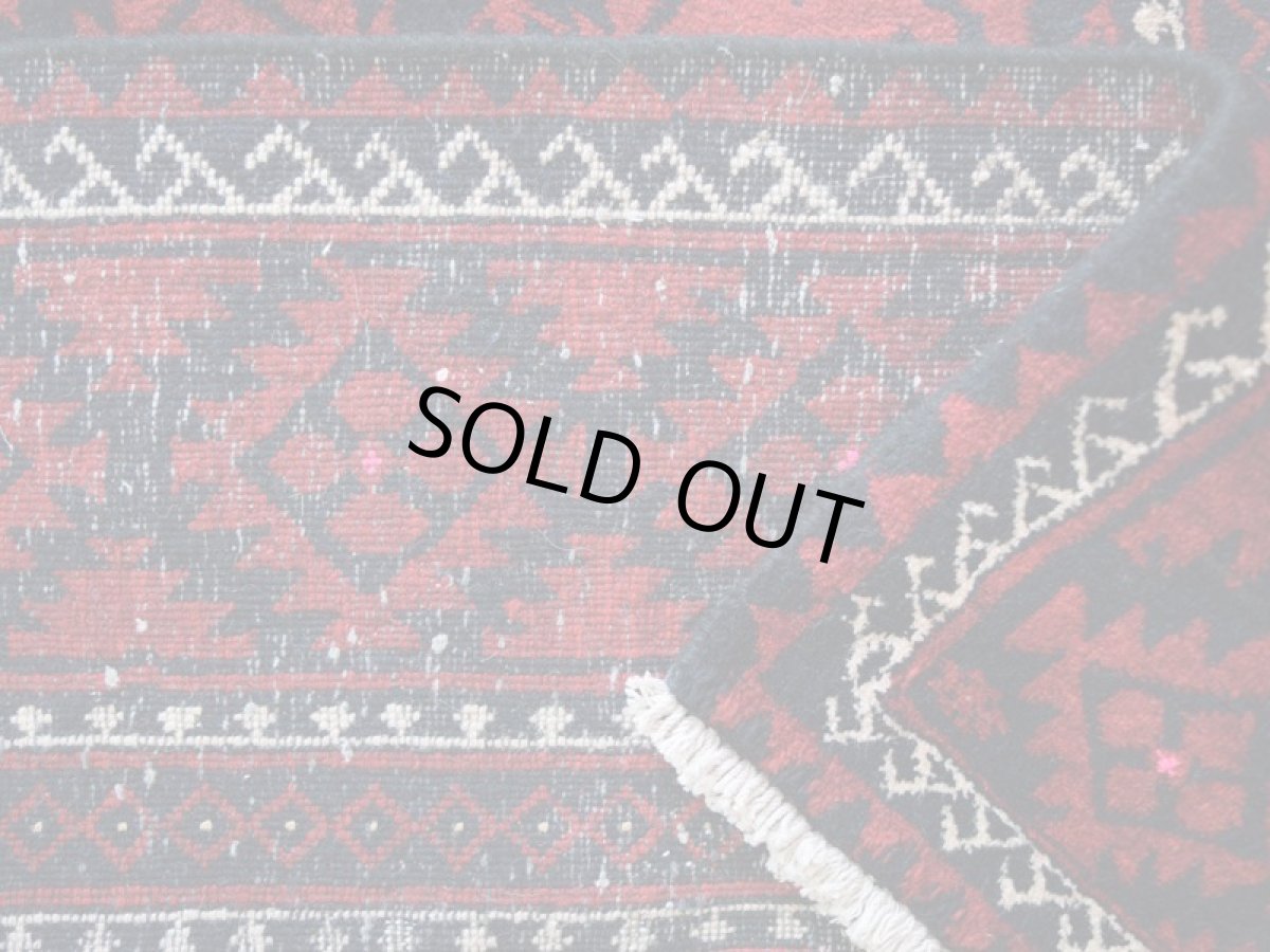 画像15: 良品 ペルシャ 部族絨毯 バルーチ 縦2.5m 横1.2m 3㎡ 〜3帖程度 リビング ダイニング 2〜3人掛けソファ サイズ 245 x 120 cm No.R376 天然 ウール 手織り トライバル ラグ 敷物 マット カーペット 幾何学模様 ヴィンテージ ビンテージ  赤 黒 b-r376-245120h021-061 (15)