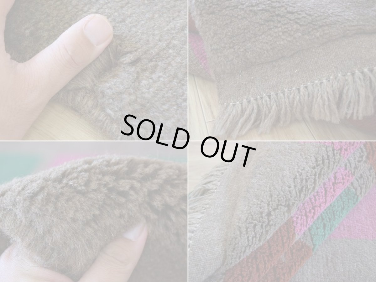 画像19: 新品 ペルシャ ギャッベ 縦1.6m 横1.3m 2㎡ リビング 2人掛けソファ サイズ 158 × 123 cm No.R395 天然 ウール ギャベ 手織り ハンドメイド ラグ 絨毯 カーペット ソファの足元やベッドサイドに ブラウン 茶 ピンク マルチカラー n-r395-158123h001-031 (19)