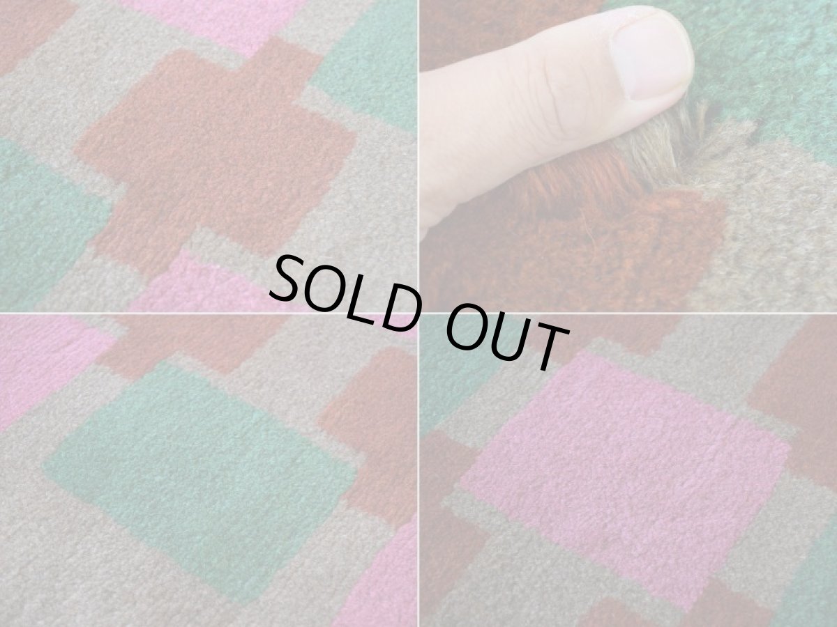 画像17: 新品 ペルシャ ギャッベ 縦1.6m 横1.3m 2㎡ リビング 2人掛けソファ サイズ 158 × 123 cm No.R395 天然 ウール ギャベ 手織り ハンドメイド ラグ 絨毯 カーペット ソファの足元やベッドサイドに ブラウン 茶 ピンク マルチカラー n-r395-158123h001-031 (17)