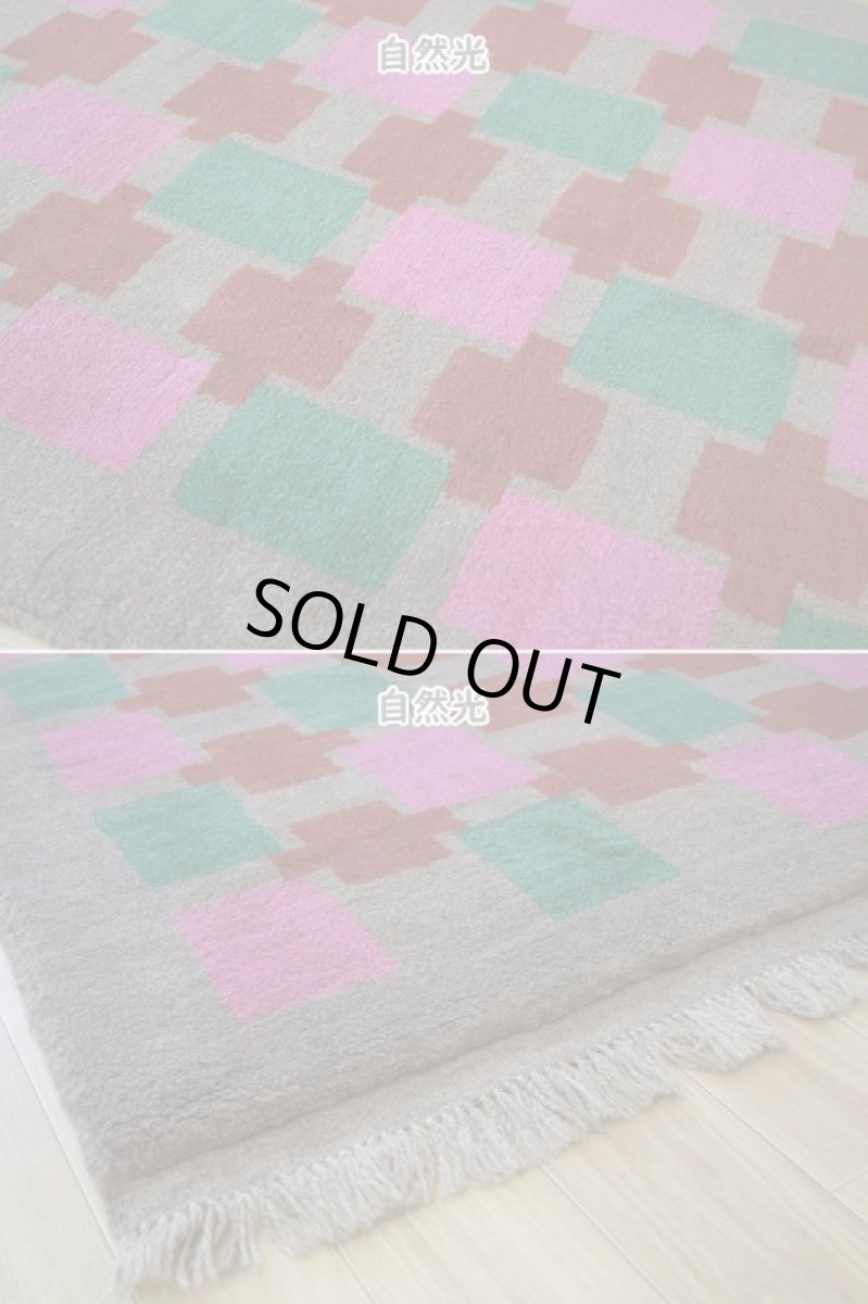 画像9: 新品 ペルシャ ギャッベ 縦1.6m 横1.3m 2㎡ リビング 2人掛けソファ サイズ 158 × 123 cm No.R395 天然 ウール ギャベ 手織り ハンドメイド ラグ 絨毯 カーペット ソファの足元やベッドサイドに ブラウン 茶 ピンク マルチカラー n-r395-158123h001-031 (9)