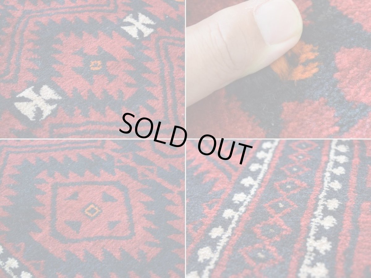 画像16: 良品 ペルシャ 部族絨毯 バルーチ 縦2.5m 横1.2m 3㎡ 〜3帖程度 リビング ダイニング 2〜3人掛けソファ サイズ 245 x 120 cm No.R376 天然 ウール 手織り トライバル ラグ 敷物 マット カーペット 幾何学模様 ヴィンテージ ビンテージ  赤 黒 b-r376-245120h021-061 (16)