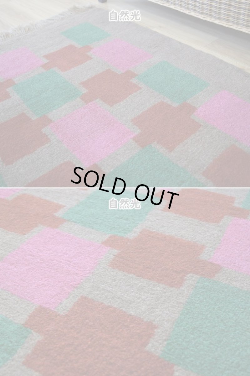 画像7: 新品 ペルシャ ギャッベ 縦1.6m 横1.3m 2㎡ リビング 2人掛けソファ サイズ 158 × 123 cm No.R395 天然 ウール ギャベ 手織り ハンドメイド ラグ 絨毯 カーペット ソファの足元やベッドサイドに ブラウン 茶 ピンク マルチカラー n-r395-158123h001-031 (7)