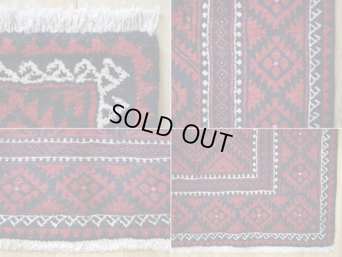 画像19: 良品 ペルシャ 部族絨毯 バルーチ 縦2.5m 横1.2m 3㎡ 〜3帖程度 リビング ダイニング 2〜3人掛けソファ サイズ 245 x 120 cm No.R376 天然 ウール 手織り トライバル ラグ 敷物 マット カーペット 幾何学模様 ヴィンテージ ビンテージ  赤 黒 b-r376-245120h021-061 (19)