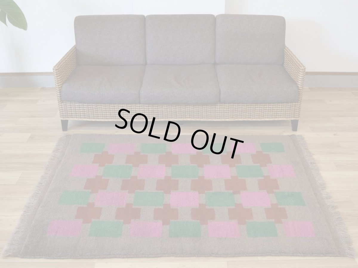 画像1: 新品 ペルシャ ギャッベ 縦1.6m 横1.3m 2㎡ リビング 2人掛けソファ サイズ 158 × 123 cm No.R395 天然 ウール ギャベ 手織り ハンドメイド ラグ 絨毯 カーペット ソファの足元やベッドサイドに ブラウン 茶 ピンク マルチカラー n-r395-158123h001-031 (1)