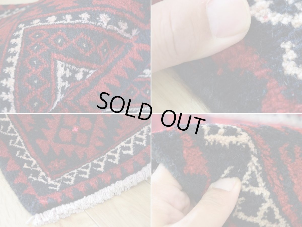 画像18: 良品 ペルシャ 部族絨毯 バルーチ 縦2.5m 横1.2m 3㎡ 〜3帖程度 リビング ダイニング 2〜3人掛けソファ サイズ 245 x 120 cm No.R376 天然 ウール 手織り トライバル ラグ 敷物 マット カーペット 幾何学模様 ヴィンテージ ビンテージ  赤 黒 b-r376-245120h021-061 (18)