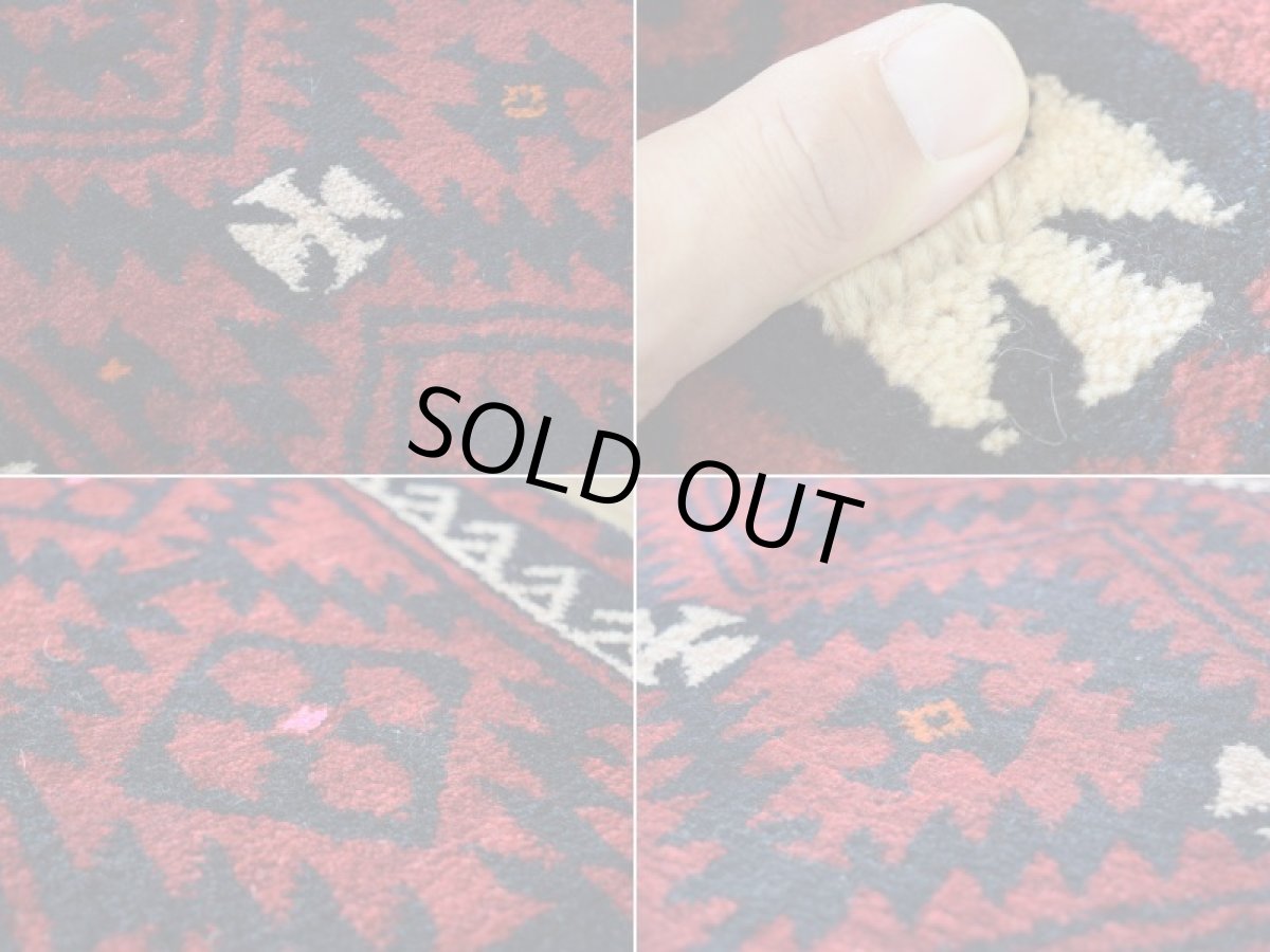 画像17: 良品 ペルシャ 部族絨毯 バルーチ 縦2.5m 横1.2m 3㎡ 〜3帖程度 リビング ダイニング 2〜3人掛けソファ サイズ 245 x 120 cm No.R376 天然 ウール 手織り トライバル ラグ 敷物 マット カーペット 幾何学模様 ヴィンテージ ビンテージ  赤 黒 b-r376-245120h021-061 (17)