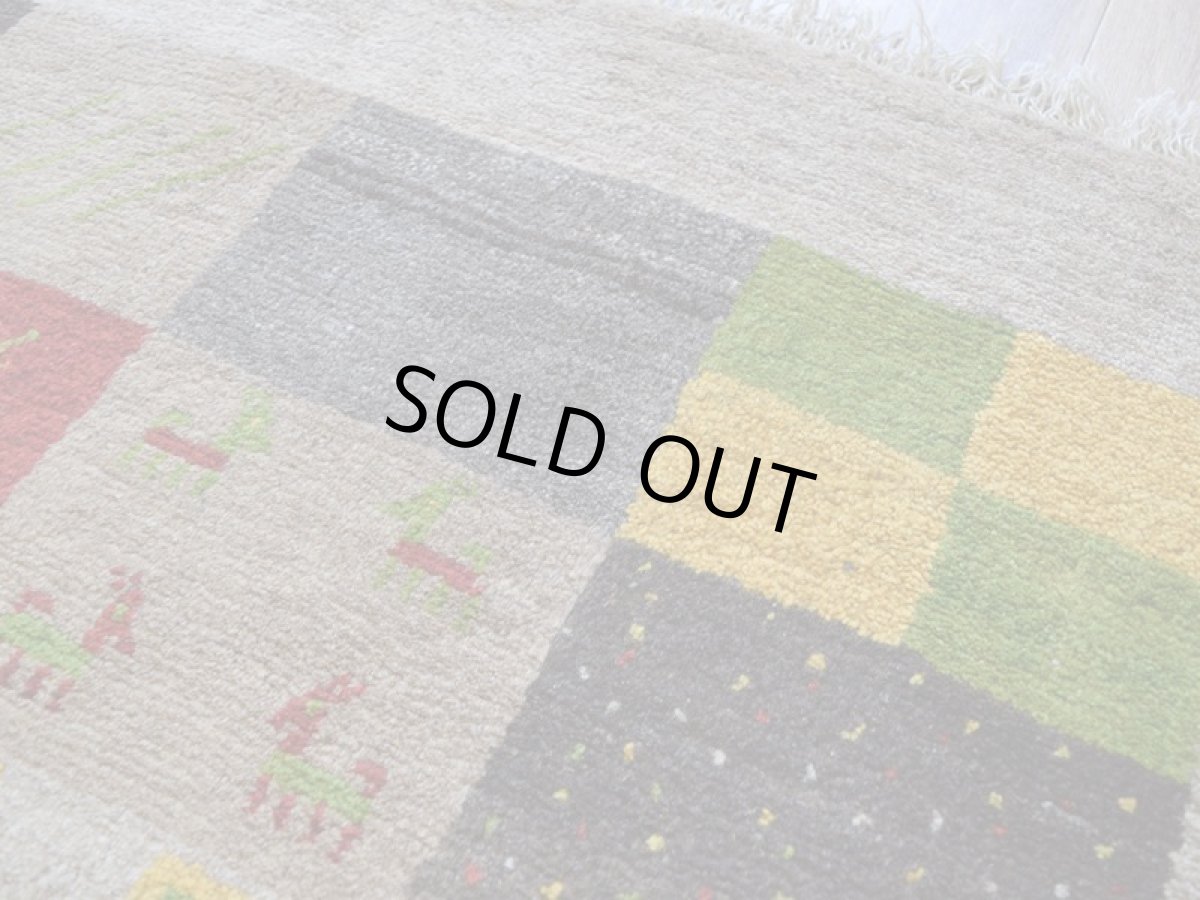 画像10: 新品 ペルシャ ギャッベ 縦2m 横1.3m 2.3㎡ 〜2帖 2人掛けソファ サイズ 180 × 123 cm No.1944 肉厚 天然 草木染 ウール ギャベ 手織り ハンドメイド ラグ 絨毯 カーペット ロリバフト リビングダイニングルームやベッドサイドに 生成り クリーム グレー ベージュ ブラウン 原毛系 マルチカラー n-1944-180123s732-013 (10)
