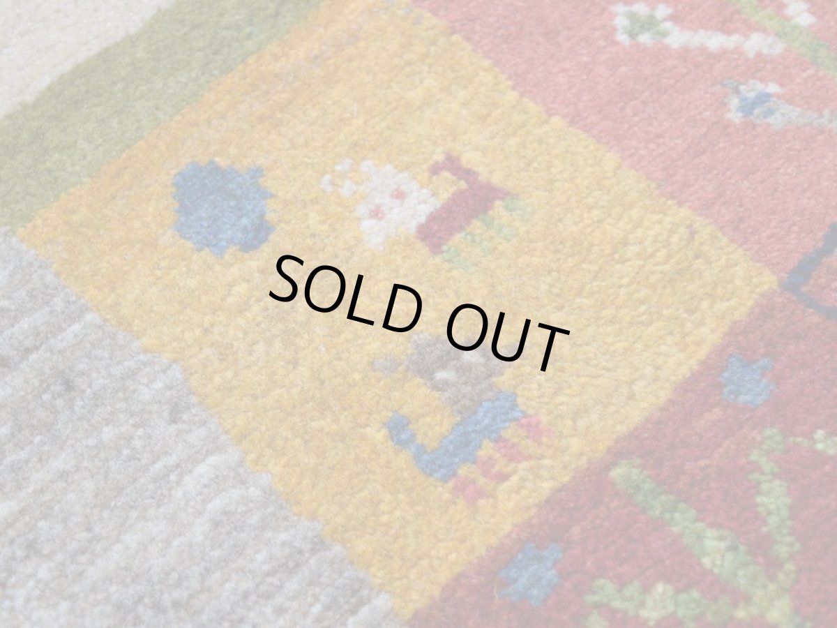 画像10: 新品 ペルシャ ギャッベ 縦2m 横1.2m 2.3㎡ 〜2帖 2人掛けソファ サイズ 190 × 120 cm No.1937 肉厚 天然 草木染 ウール ギャベ 手織り ハンドメイド ラグ 絨毯 カーペット ロリバフト リビングダイニングルームやベッドサイドに 生成り クリーム グレー ベージュ ブラウン 原毛系 マルチカラー n-1937-190120s342-613 (10)