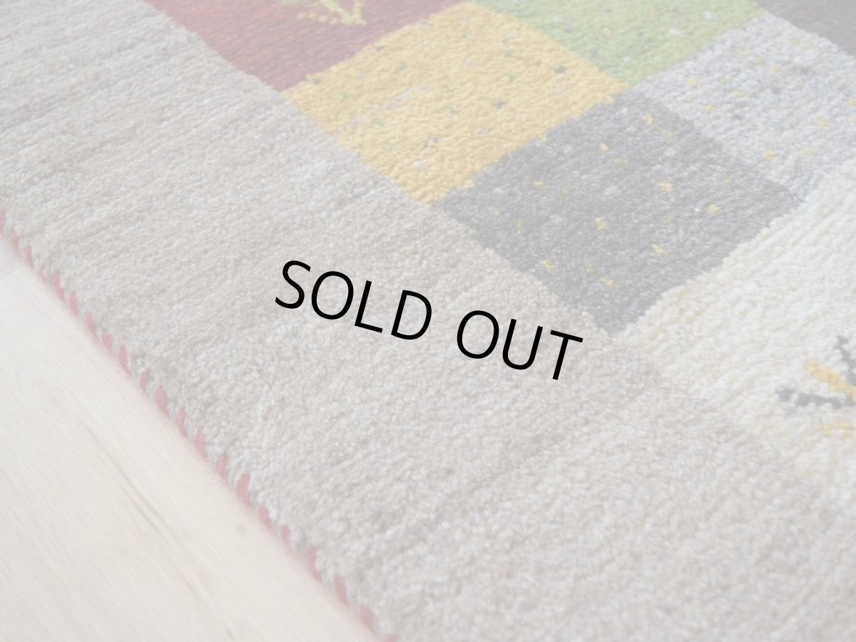 画像11: 新品 ペルシャ ギャッベ 縦2m 横1.3m 2.3㎡ 〜2帖 2人掛けソファ サイズ 180 × 123 cm No.1944 肉厚 天然 草木染 ウール ギャベ 手織り ハンドメイド ラグ 絨毯 カーペット ロリバフト リビングダイニングルームやベッドサイドに 生成り クリーム グレー ベージュ ブラウン 原毛系 マルチカラー n-1944-180123s732-013 (11)