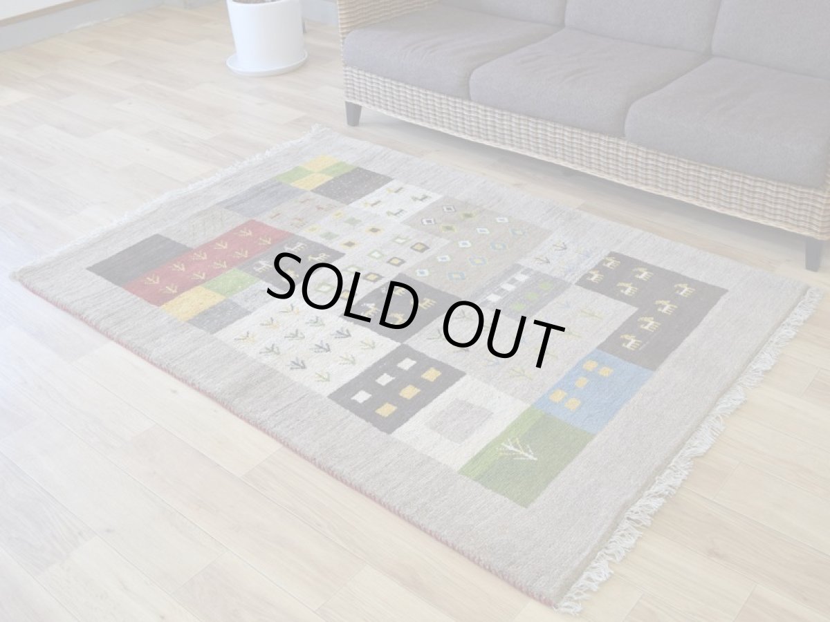 画像2: 新品 ペルシャ ギャッベ 縦2m 横1.3m 2.3㎡ 〜2帖 2人掛けソファ サイズ 180 × 123 cm No.1944 肉厚 天然 草木染 ウール ギャベ 手織り ハンドメイド ラグ 絨毯 カーペット ロリバフト リビングダイニングルームやベッドサイドに 生成り クリーム グレー ベージュ ブラウン 原毛系 マルチカラー n-1944-180123s732-013 (2)