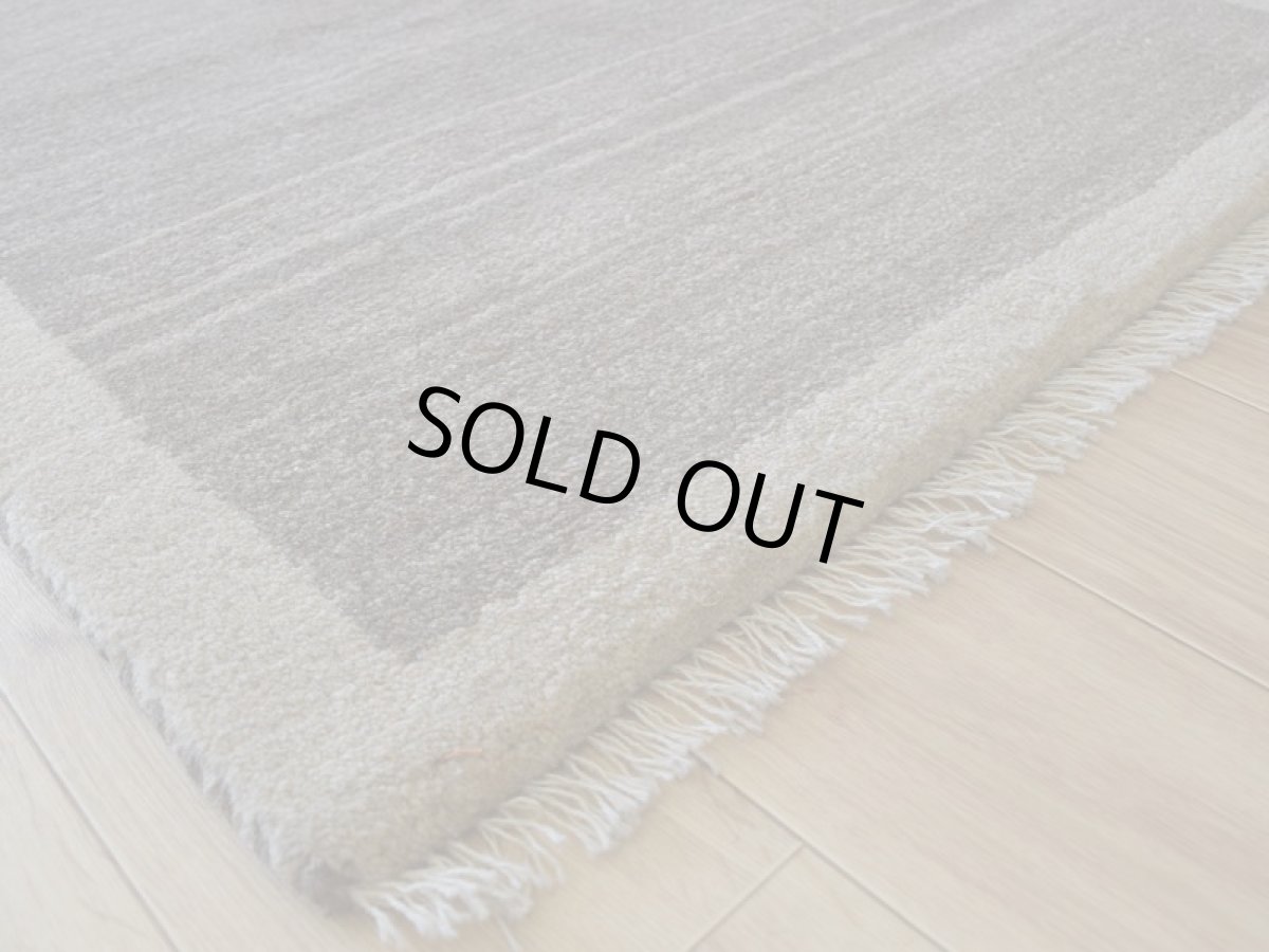 画像10: 新品 ペルシャ ギャッベ 縦1.2m アクセント ラグ サイズ 115 x 80 cm No.451 超肉厚 天然 草木染 ウール 手織り ハンドメイド ギャベ マット カーペット  シンプル プレーン ベージュグレー 原毛系 n-451-11580s57-89 (10)