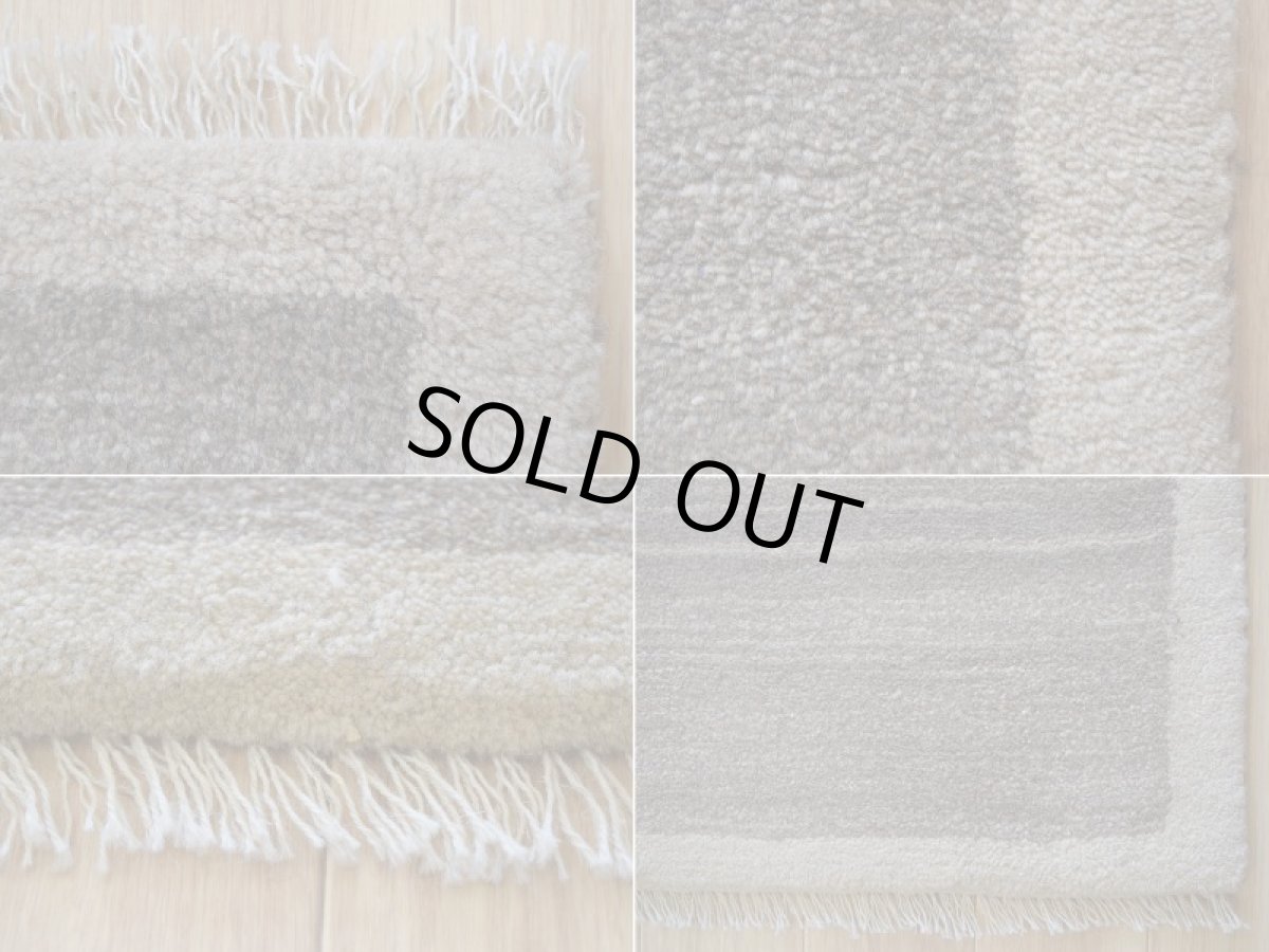 画像19: 新品 ペルシャ ギャッベ 縦1.2m アクセント ラグ サイズ 115 x 80 cm No.451 超肉厚 天然 草木染 ウール 手織り ハンドメイド ギャベ マット カーペット  シンプル プレーン ベージュグレー 原毛系 n-451-11580s57-89 (19)