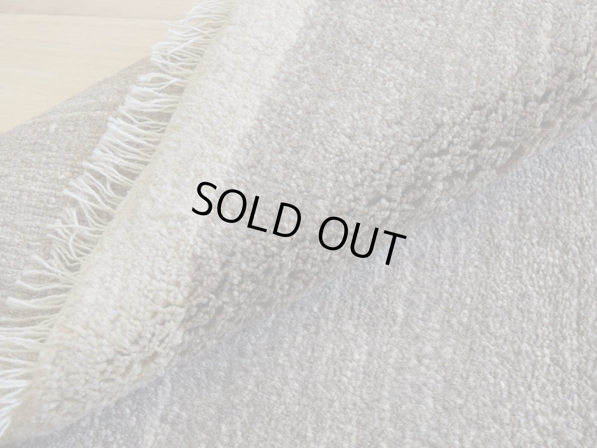 画像16: 新品 ペルシャ ギャッベ 縦1.2m アクセント ラグ サイズ 115 x 80 cm No.451 超肉厚 天然 草木染 ウール 手織り ハンドメイド ギャベ マット カーペット  シンプル プレーン ベージュグレー 原毛系 n-451-11580s57-89 (16)