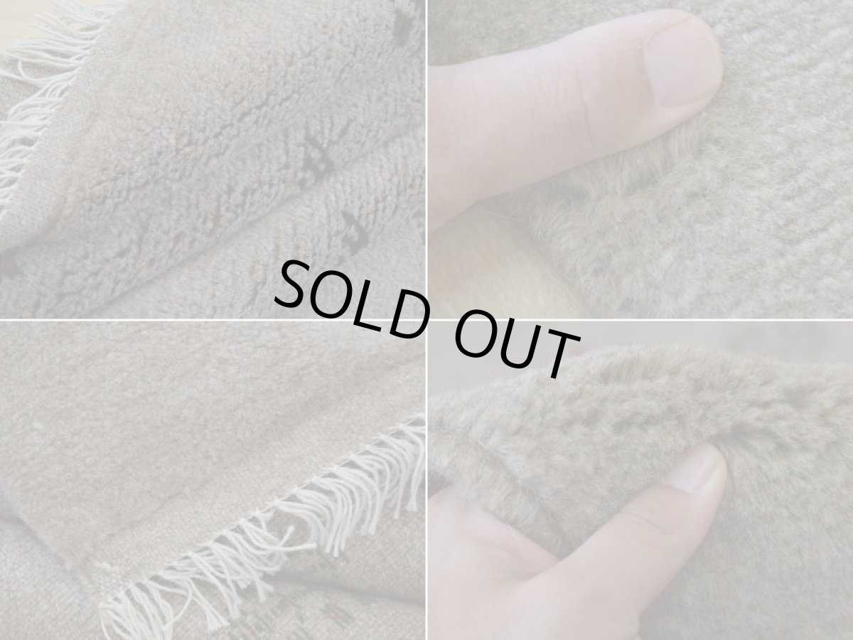 画像18: 新品 ペルシャ ギャッベ 縦2m 横1.6m 3㎡ 〜2帖程度 リビング ダイニング 2-3人掛けソファ サイズ 196 × 154 cm No.R428 肉厚 天然 ウール ギャベ 手織り ハンドメイド ラグ 絨毯 カーペット リビングダイニングルームやベッドサイドに ライトグレー ベージュ n-r428-196154h051-002 (18)