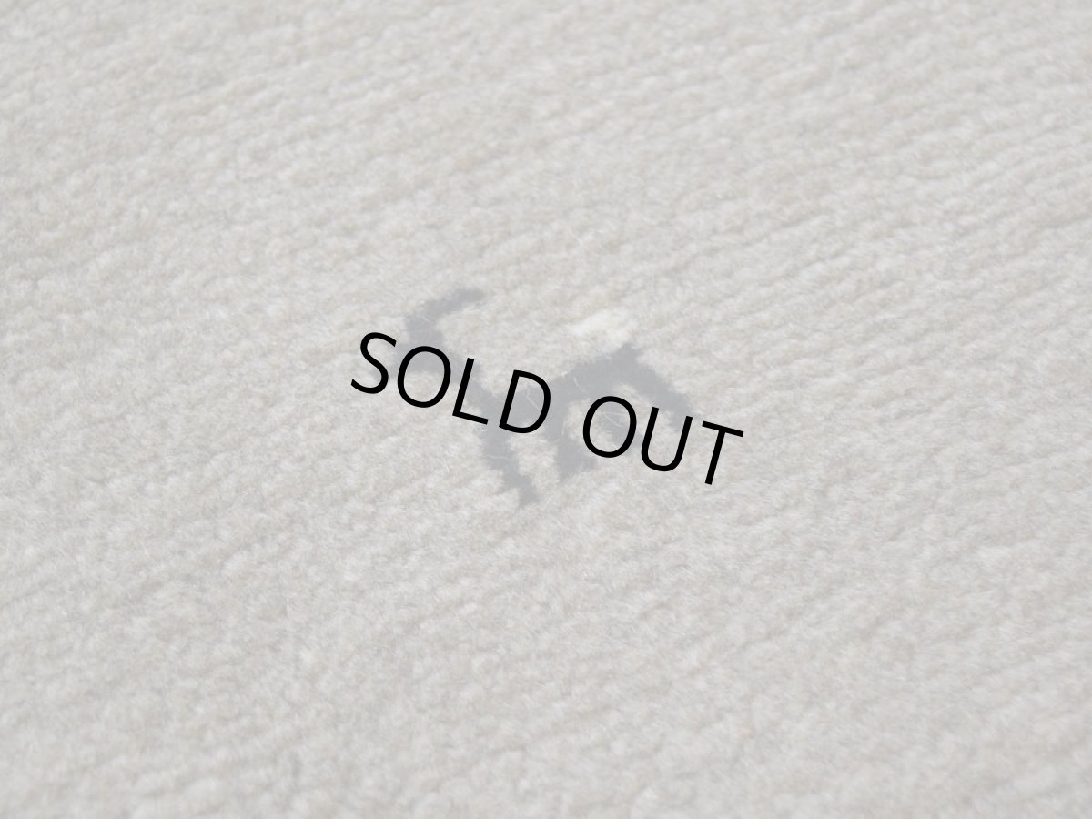 画像11: 新品 ペルシャ ギャッベ 縦2m 横1.6m 3㎡ 〜2帖程度 リビング ダイニング 2-3人掛けソファ サイズ 196 × 154 cm No.R428 肉厚 天然 ウール ギャベ 手織り ハンドメイド ラグ 絨毯 カーペット リビングダイニングルームやベッドサイドに ライトグレー ベージュ n-r428-196154h051-002 (11)