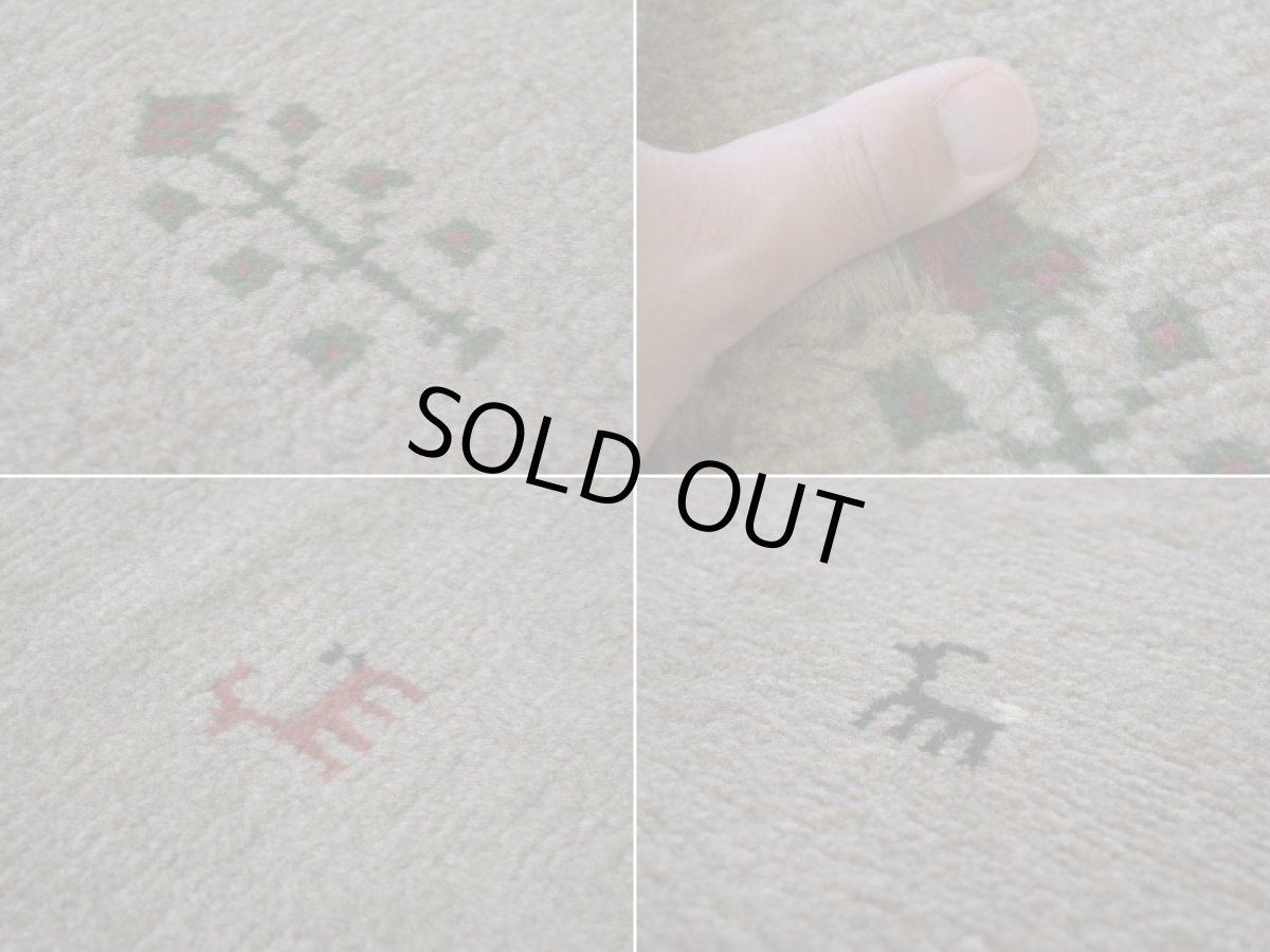画像17: 新品 ペルシャ ギャッベ 縦2m 横1.6m 3㎡ 〜2帖程度 リビング ダイニング 2-3人掛けソファ サイズ 196 × 154 cm No.R428 肉厚 天然 ウール ギャベ 手織り ハンドメイド ラグ 絨毯 カーペット リビングダイニングルームやベッドサイドに ライトグレー ベージュ n-r428-196154h051-002 (17)