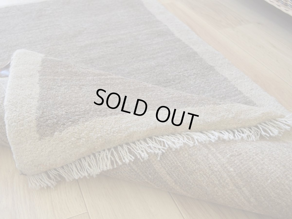 画像15: 新品 ペルシャ ギャッベ 縦1.2m アクセント ラグ サイズ 115 x 80 cm No.451 超肉厚 天然 草木染 ウール 手織り ハンドメイド ギャベ マット カーペット  シンプル プレーン ベージュグレー 原毛系 n-451-11580s57-89 (15)