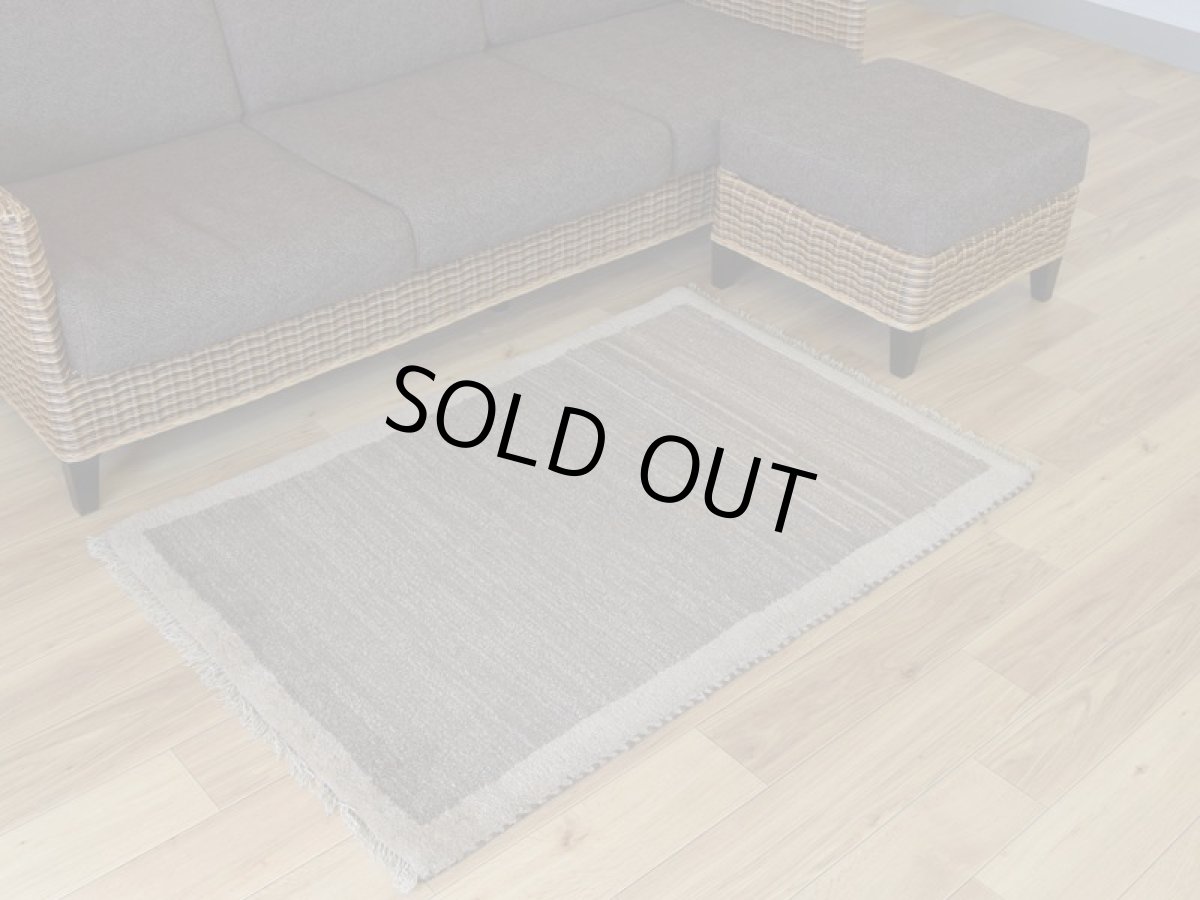 画像2: 新品 ペルシャ ギャッベ 縦1.2m アクセント ラグ サイズ 115 x 80 cm No.451 超肉厚 天然 草木染 ウール 手織り ハンドメイド ギャベ マット カーペット  シンプル プレーン ベージュグレー 原毛系 n-451-11580s57-89 (2)
