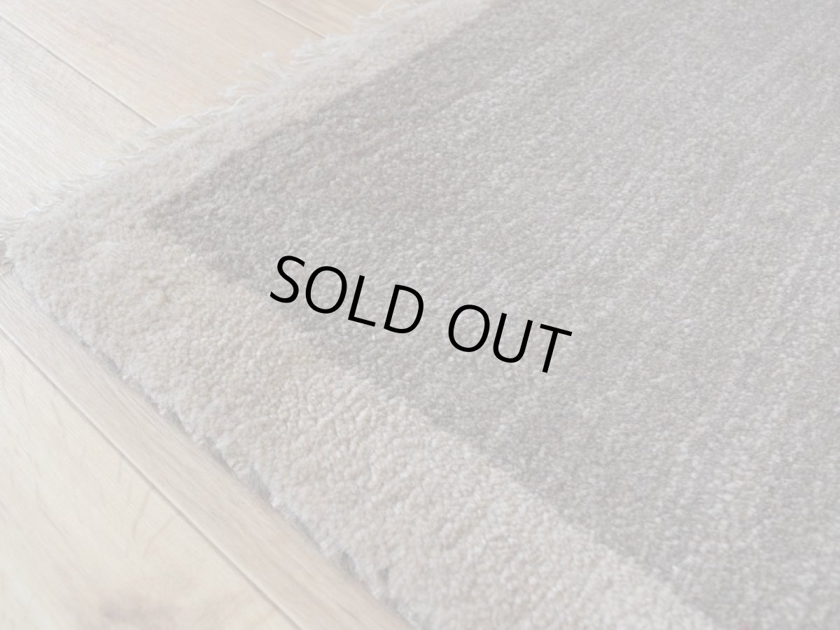 画像9: 新品 ペルシャ ギャッベ 縦1.2m アクセント ラグ サイズ 115 x 80 cm No.451 超肉厚 天然 草木染 ウール 手織り ハンドメイド ギャベ マット カーペット  シンプル プレーン ベージュグレー 原毛系 n-451-11580s57-89 (9)