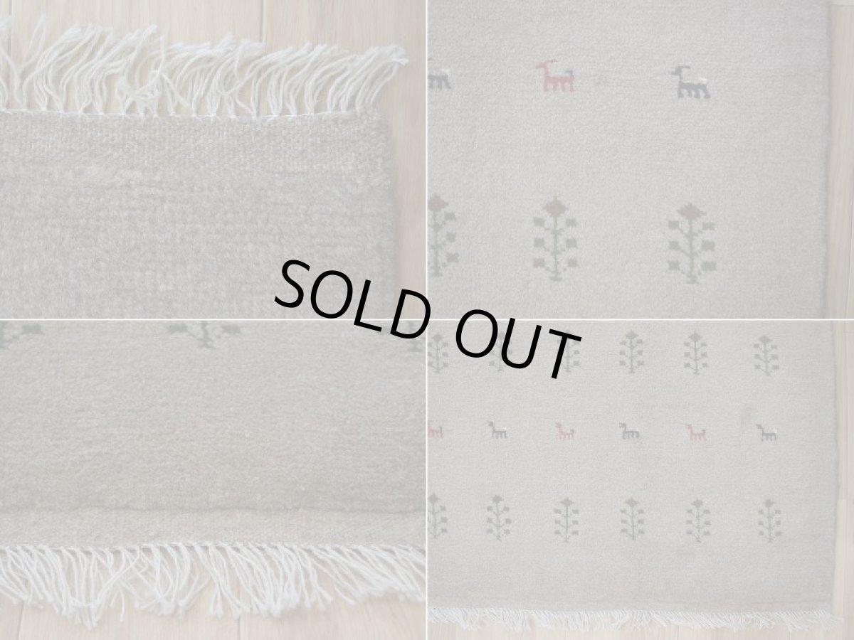 画像19: 新品 ペルシャ ギャッベ 縦2m 横1.6m 3㎡ 〜2帖程度 リビング ダイニング 2-3人掛けソファ サイズ 196 × 154 cm No.R428 肉厚 天然 ウール ギャベ 手織り ハンドメイド ラグ 絨毯 カーペット リビングダイニングルームやベッドサイドに ライトグレー ベージュ n-r428-196154h051-002 (19)