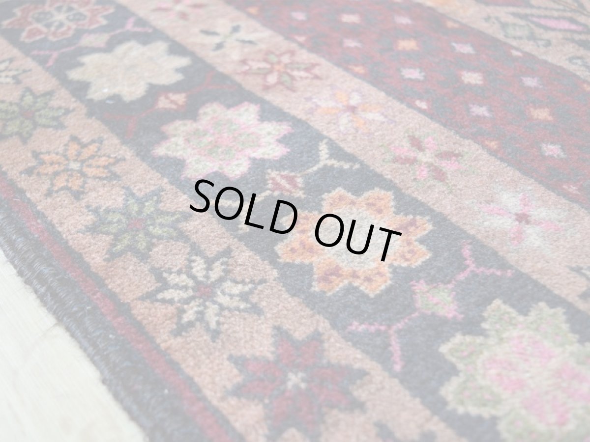 画像10: 良品 ペルシャ 部族絨毯 バルーチ 縦2m 横1m 1.7㎡ 〜1帖程度  2人掛けソファ足元 センターテーブル サイズ 183 x 90 cm No.z170 天然 ウール 手織り トライバル ラグ 敷物 マット カーペット 幾何学模様 ヴィンテージ ビンテージ 茶 ブラウン ピンク マルチカラー 花瓶 ゴルダニ 柄 b-z170-18390h57-001 (10)