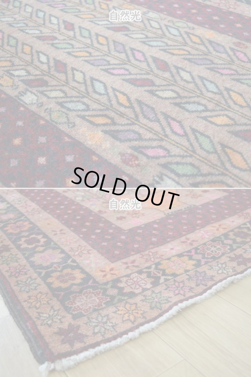 画像8: 良品 ペルシャ 部族絨毯 バルーチ 縦2m 横1m 1.7㎡ 〜1帖程度  2人掛けソファ足元 センターテーブル サイズ 183 x 90 cm No.z170 天然 ウール 手織り トライバル ラグ 敷物 マット カーペット 幾何学模様 ヴィンテージ ビンテージ 茶 ブラウン ピンク マルチカラー 花瓶 ゴルダニ 柄 b-z170-18390h57-001 (8)