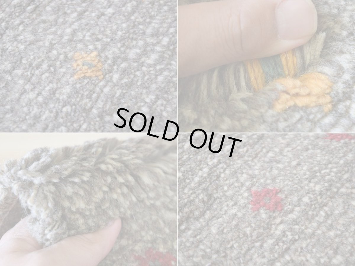 画像9: 新品 ペルシャ ギャッベ 足元マット 玄関マット ミニ サイズ 56 × 34 cm No.1312 小判型 楕円形 肉厚 天然 草木染 ウール ギャベ 手織り ハンドメイド ラグ 絨毯 カーペット グレー ベージュ 原毛系 花 柄 n-1312-5634h41-91 (9)