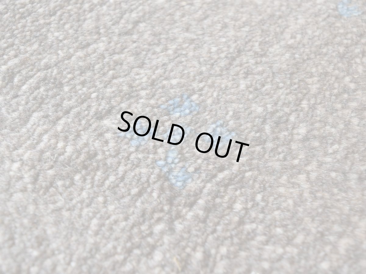 画像9: 新品 ペルシャ ギャッベ 足元マット 玄関マット ミニ サイズ 61 × 35 cm No.1321 小判型 楕円形 肉厚 天然 草木染 ウール ギャベ 手織り ハンドメイド ラグ 絨毯 カーペット グレー ベージュ 原毛系 青 花 柄 n-1321-6135h41-91 (9)