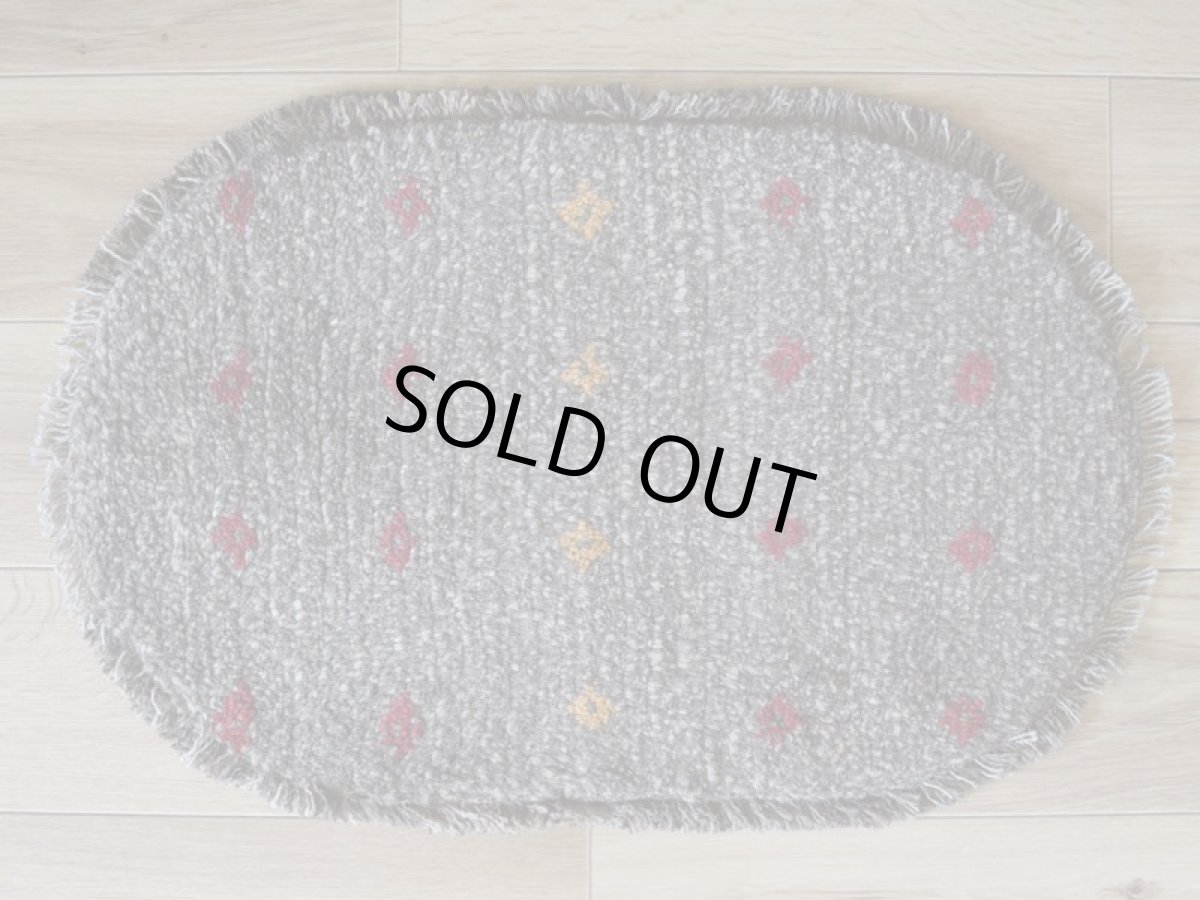 画像12: 新品 ペルシャ ギャッベ 足元マット 玄関マット ミニ サイズ 56 × 34 cm No.1312 小判型 楕円形 肉厚 天然 草木染 ウール ギャベ 手織り ハンドメイド ラグ 絨毯 カーペット グレー ベージュ 原毛系 花 柄 n-1312-5634h41-91 (12)