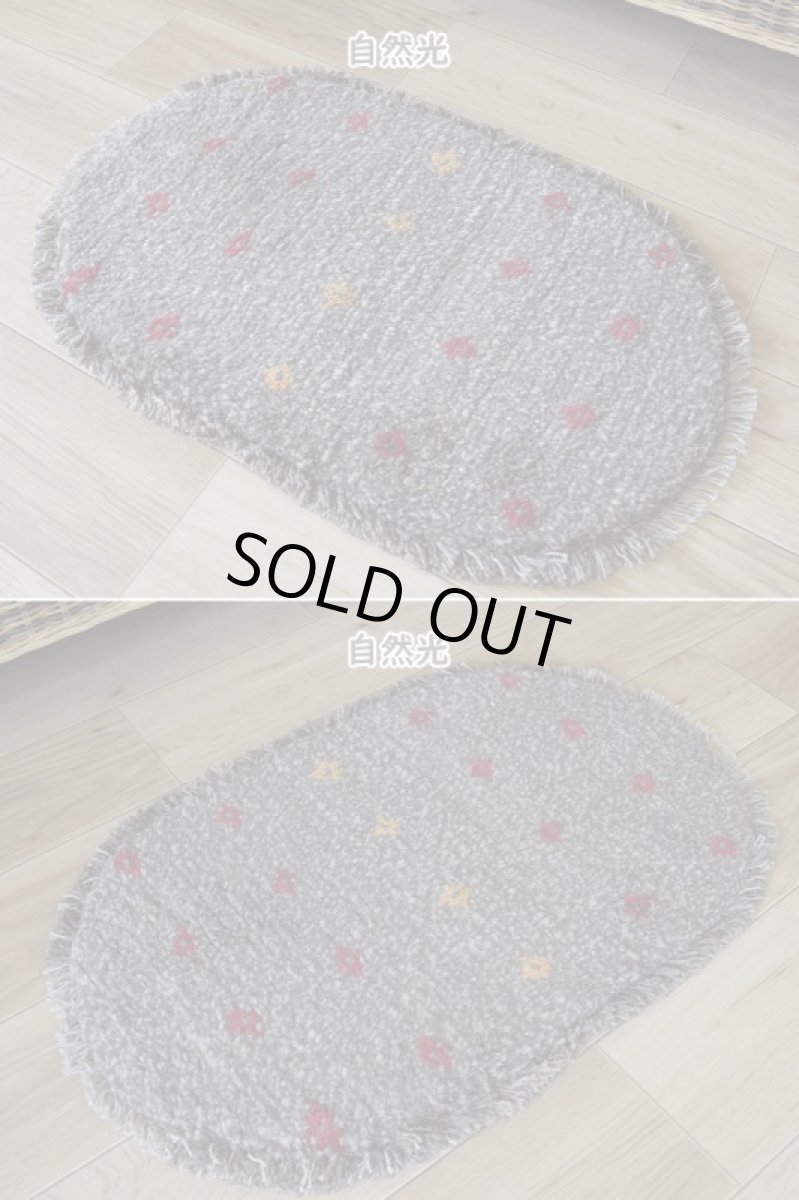 画像4: 新品 ペルシャ ギャッベ 足元マット 玄関マット ミニ サイズ 56 × 34 cm No.1312 小判型 楕円形 肉厚 天然 草木染 ウール ギャベ 手織り ハンドメイド ラグ 絨毯 カーペット グレー ベージュ 原毛系 花 柄 n-1312-5634h41-91 (4)