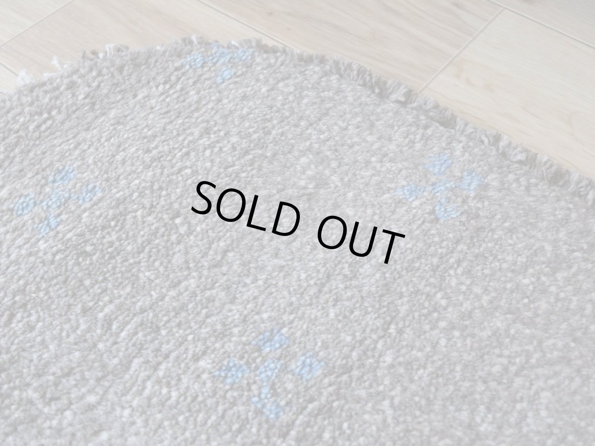 画像19: 新品 ペルシャ ギャッベ 足元マット 玄関マット ミニ サイズ 61 × 35 cm No.1321 小判型 楕円形 肉厚 天然 草木染 ウール ギャベ 手織り ハンドメイド ラグ 絨毯 カーペット グレー ベージュ 原毛系 青 花 柄 n-1321-6135h41-91 (19)