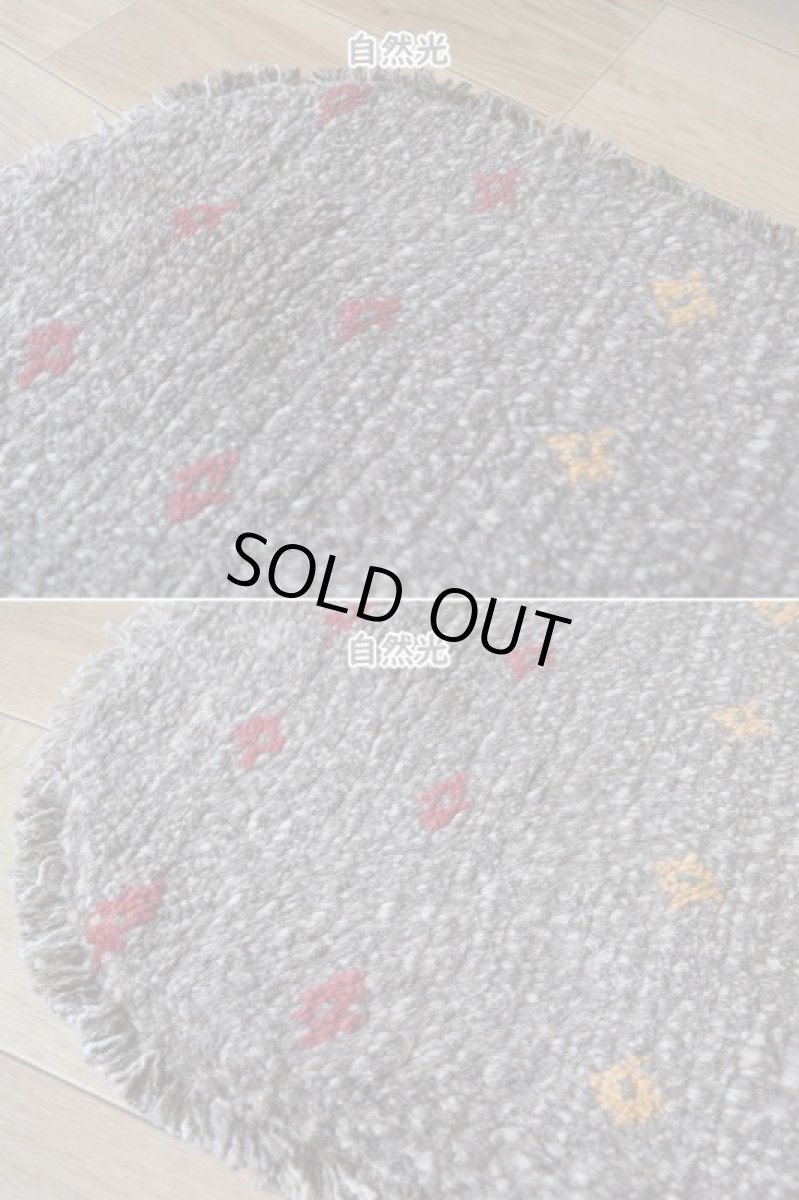 画像5: 新品 ペルシャ ギャッベ 足元マット 玄関マット ミニ サイズ 56 × 34 cm No.1312 小判型 楕円形 肉厚 天然 草木染 ウール ギャベ 手織り ハンドメイド ラグ 絨毯 カーペット グレー ベージュ 原毛系 花 柄 n-1312-5634h41-91 (5)