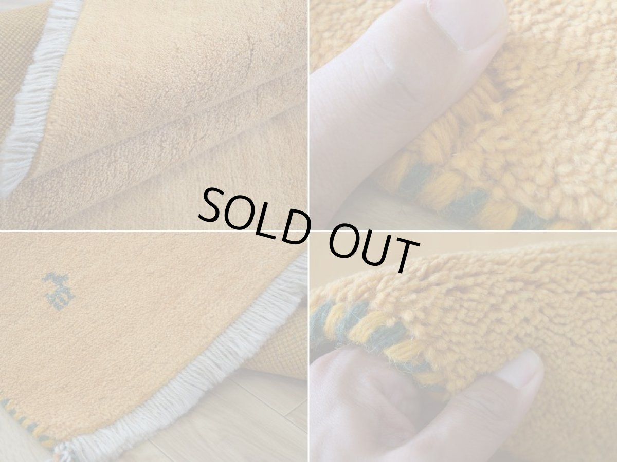 画像18: 新品 ペルシャ ギャッベ 縦2.5m 横1.8m 4.4㎡ 〜3帖 リビング ダイニング 2-3人掛けソファ サイズ 250 × 174 cm No.1476 天然 草木染 ウール ギャベ 手織り ハンドメイド ラグ 絨毯 カーペット リビングダイニングルームやベッドサイドに 黄色 レモンイエロー オレンジ 動物 柄 n-1476-250174s343-054 (18)