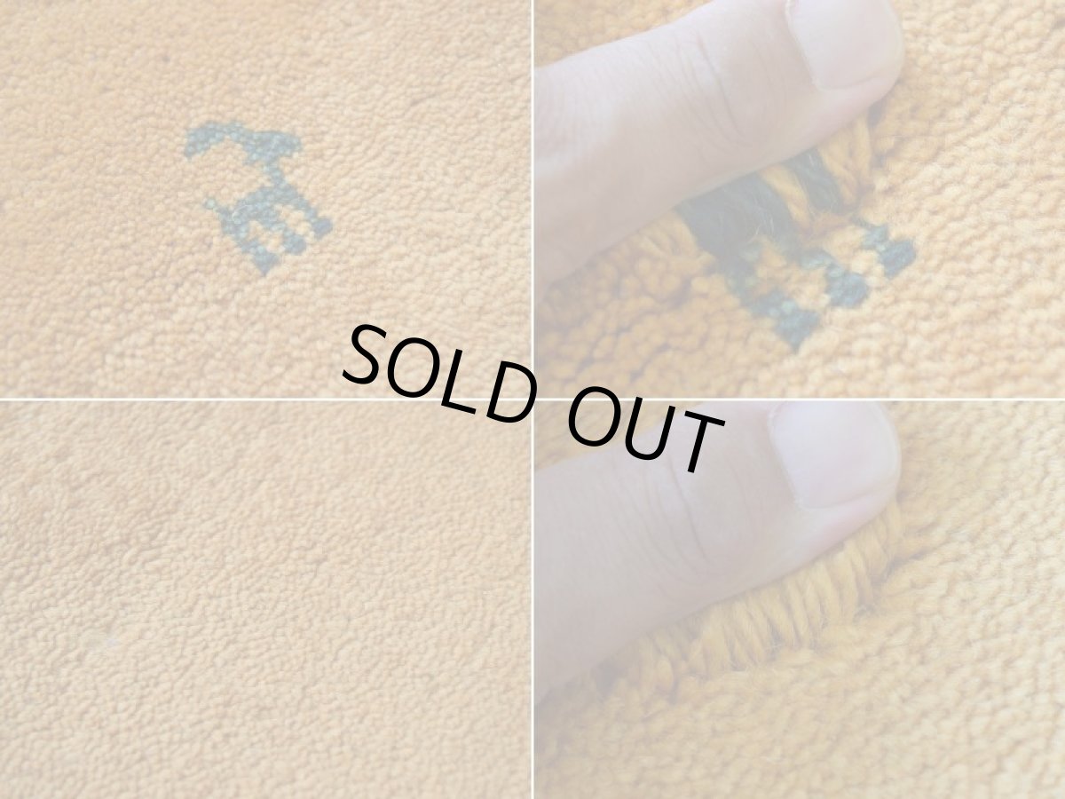 画像17: 新品 ペルシャ ギャッベ 縦2.5m 横1.8m 4.4㎡ 〜3帖 リビング ダイニング 2-3人掛けソファ サイズ 250 × 174 cm No.1476 天然 草木染 ウール ギャベ 手織り ハンドメイド ラグ 絨毯 カーペット リビングダイニングルームやベッドサイドに 黄色 レモンイエロー オレンジ 動物 柄 n-1476-250174s343-054 (17)