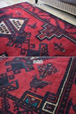 画像7: 良品 ペルシャ 部族絨毯 バルーチ 縦2.2m 横1.3m 3㎡ 2帖程度 リビング ダイニング 2-3人掛けソファ サイズ 215 x 130 cm No.R374 天然 ウール 手織り トライバル ラグ 敷物 マット カーペット 幾何学模様 ヴィンテージ ビンテージ  黒 ブラック 赤 レッド ベージュ b-r374-215130h021-651 (7)