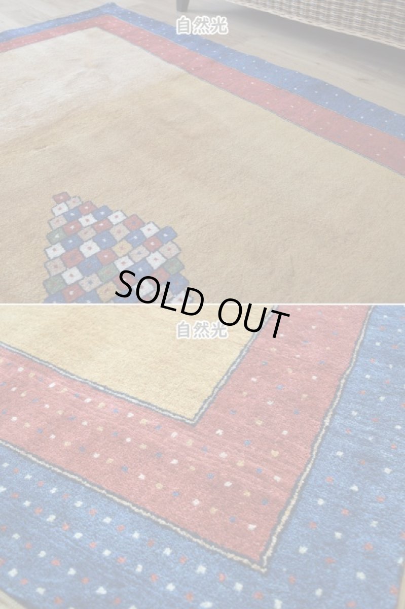 画像7: 新品 ペルシャ ギャッベ 縦2.3m 横1.4m 3㎡ 〜3帖程度 リビング ダイニング 2-3人掛けソファ サイズ 222 × 134 cm No.1486 肉厚 リーズバフト ウール 手織りギャベ  ハンドメイド ラグ 絨毯 カーペット リビングダイニングルームやベッドサイドに 赤 レッド 青 ブルー ゴールド からし色 N-1486-222134-S-136-028 (7)