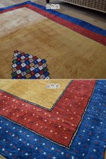 画像7: 新品 ペルシャ ギャッベ 縦2.3m 横1.4m 3㎡ 〜3帖程度 リビング ダイニング 2-3人掛けソファ サイズ 222 × 134 cm No.1486 肉厚 リーズバフト ウール 手織りギャベ  ハンドメイド ラグ 絨毯 カーペット リビングダイニングルームやベッドサイドに 赤 レッド 青 ブルー ゴールド からし色 N-1486-222134-S-136-028 (7)