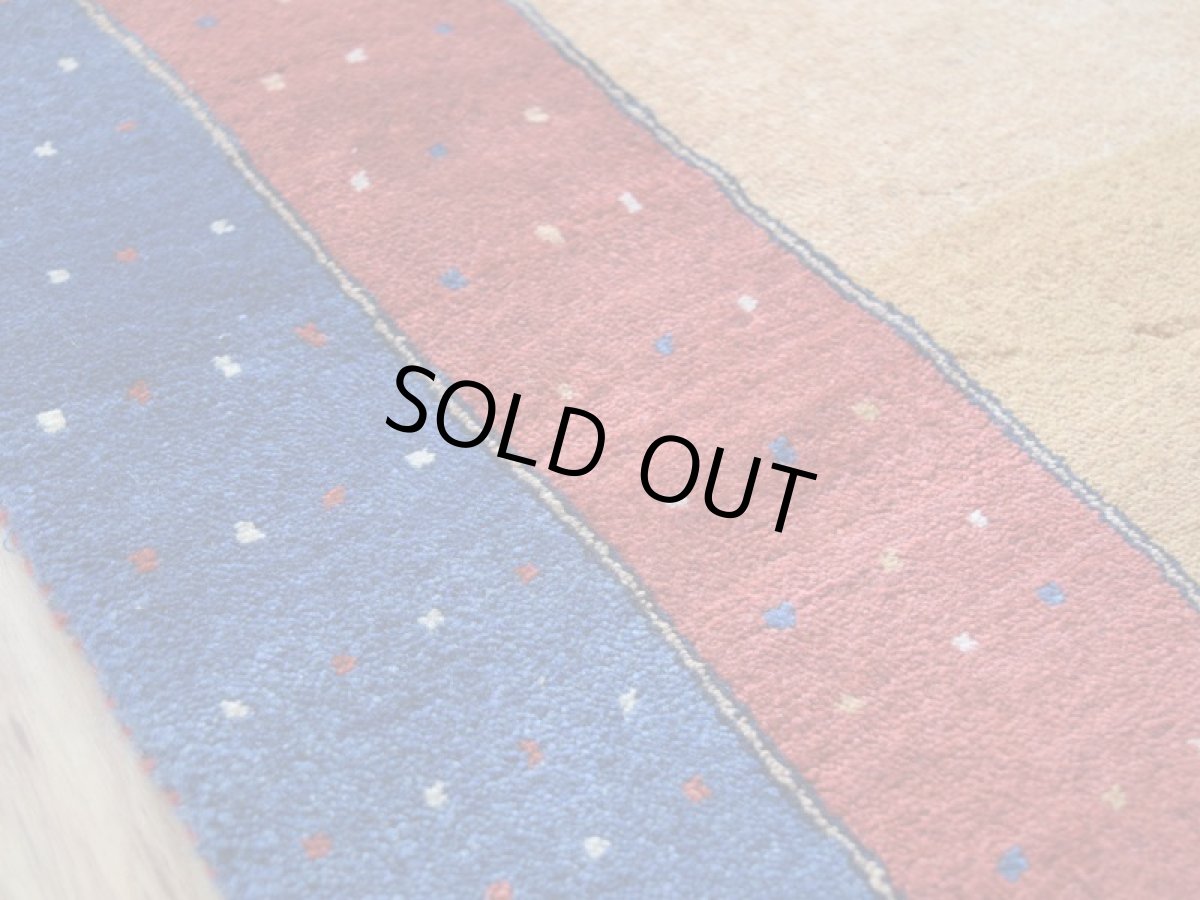 画像13: 新品 ペルシャ ギャッベ 縦2.3m 横1.4m 3㎡ 〜3帖程度 リビング ダイニング 2-3人掛けソファ サイズ 222 × 134 cm No.1486 肉厚 リーズバフト ウール 手織りギャベ  ハンドメイド ラグ 絨毯 カーペット リビングダイニングルームやベッドサイドに 赤 レッド 青 ブルー ゴールド からし色 N-1486-222134-S-136-028 (13)