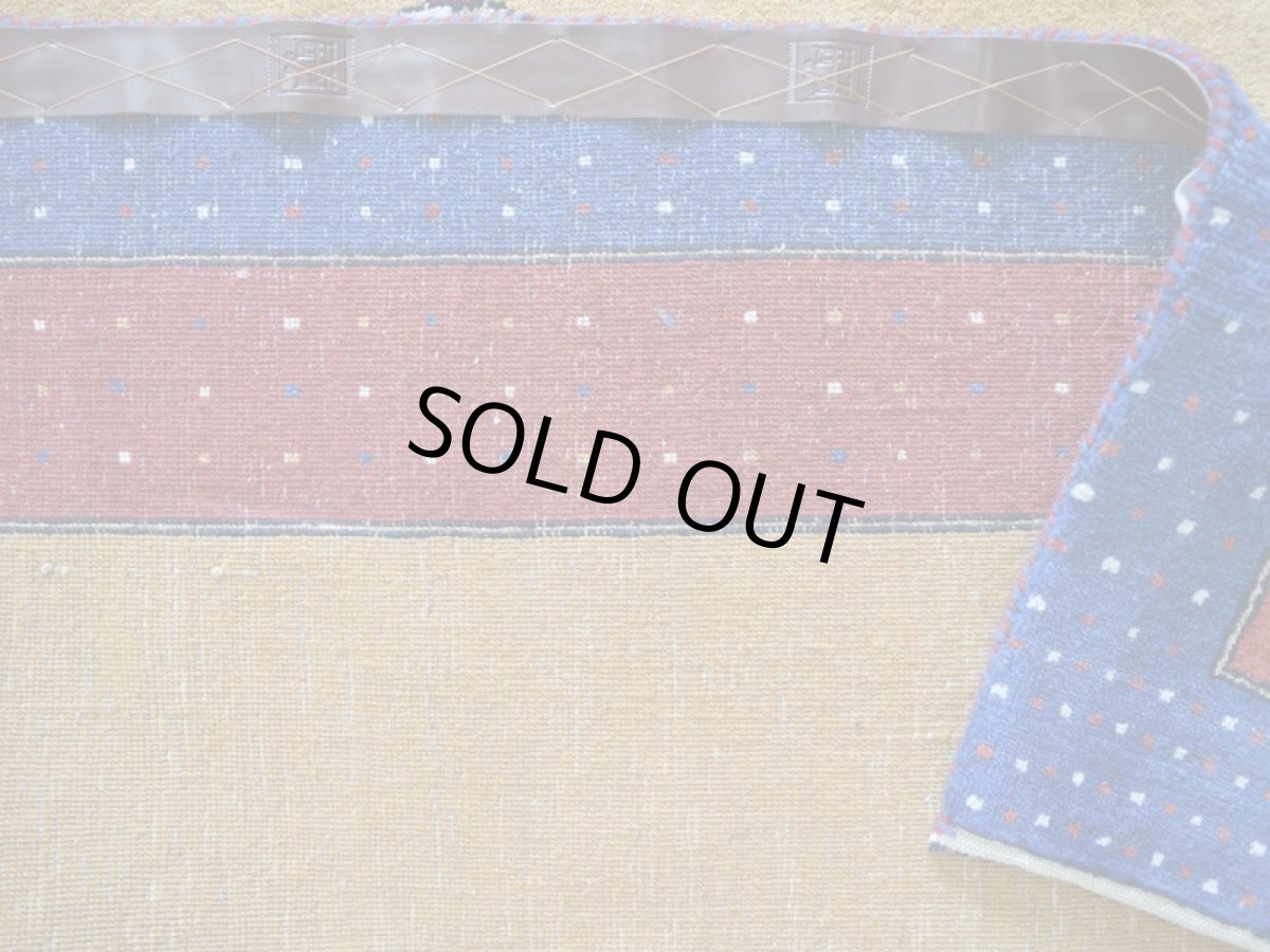 画像16: 新品 ペルシャ ギャッベ 縦2.3m 横1.4m 3㎡ 〜3帖程度 リビング ダイニング 2-3人掛けソファ サイズ 222 × 134 cm No.1486 肉厚 リーズバフト ウール 手織りギャベ  ハンドメイド ラグ 絨毯 カーペット リビングダイニングルームやベッドサイドに 赤 レッド 青 ブルー ゴールド からし色 N-1486-222134-S-136-028 (16)