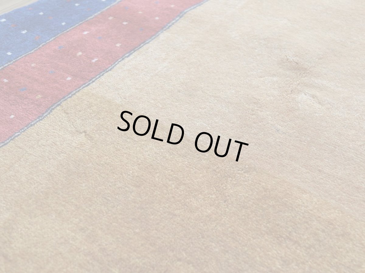 画像11: 新品 ペルシャ ギャッベ 縦2.3m 横1.4m 3㎡ 〜3帖程度 リビング ダイニング 2-3人掛けソファ サイズ 222 × 134 cm No.1486 肉厚 リーズバフト ウール 手織りギャベ  ハンドメイド ラグ 絨毯 カーペット リビングダイニングルームやベッドサイドに 赤 レッド 青 ブルー ゴールド からし色 N-1486-222134-S-136-028 (11)