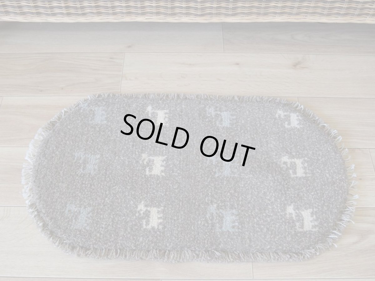 画像2: 新品 ペルシャ ギャッベ 足元マット 玄関マット ミニ サイズ 58 × 32 cm No.1323 小判型 楕円形 肉厚 天然 草木染 ウール ギャベ 手織り ハンドメイド ラグ 絨毯 カーペット グレー ベージュ 原毛系 青 水色 生成り 動物 鹿 柄 n-1323-5832h41-91 (2)