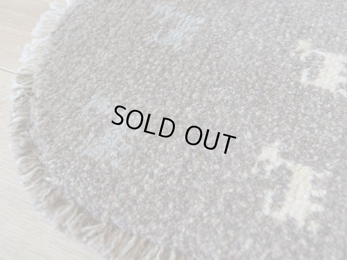 画像12: 新品 ペルシャ ギャッベ 足元マット 玄関マット ミニ サイズ 58 × 32 cm No.1323 小判型 楕円形 肉厚 天然 草木染 ウール ギャベ 手織り ハンドメイド ラグ 絨毯 カーペット グレー ベージュ 原毛系 青 水色 生成り 動物 鹿 柄 n-1323-5832h41-91 (12)