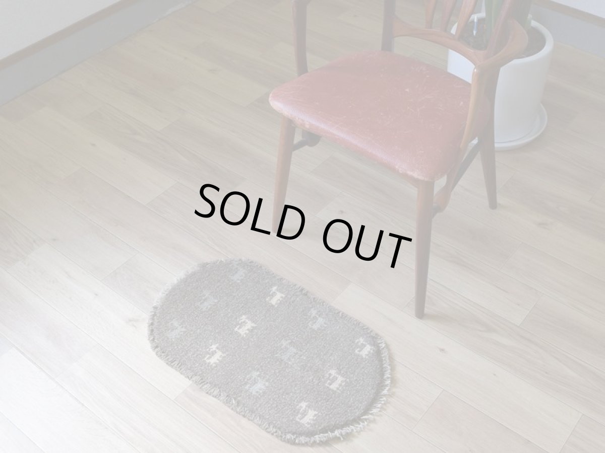 画像5: 新品 ペルシャ ギャッベ 足元マット 玄関マット ミニ サイズ 58 × 32 cm No.1323 小判型 楕円形 肉厚 天然 草木染 ウール ギャベ 手織り ハンドメイド ラグ 絨毯 カーペット グレー ベージュ 原毛系 青 水色 生成り 動物 鹿 柄 n-1323-5832h41-91 (5)